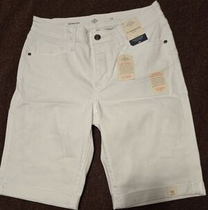 New! St. Johns Bay 11in Bermunda Short White Size 10